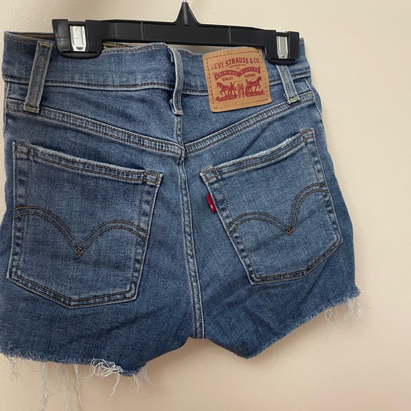 Dark blue Levi’s shorts - Picture 2 of 2